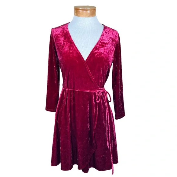 Lulus Cranberry Crushed Velvet True Wrap Cocktail Party Dress Size Small  EUC